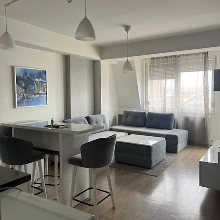 Cozy Apartment In The City Center Skopje Exteriör bild