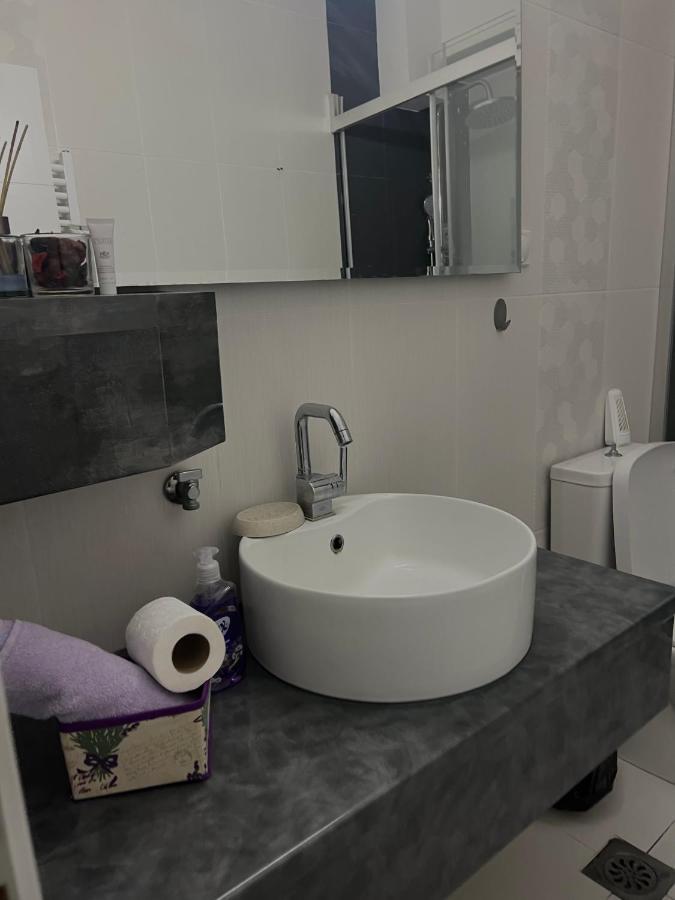Cozy Apartment In The City Center Skopje Exteriör bild